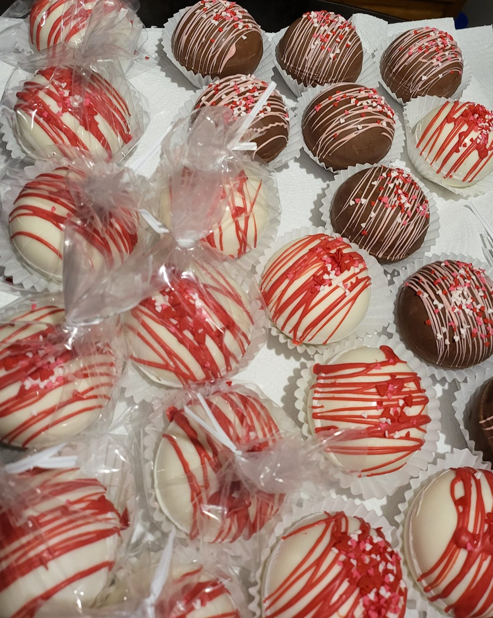 Crackling cocoa bombs