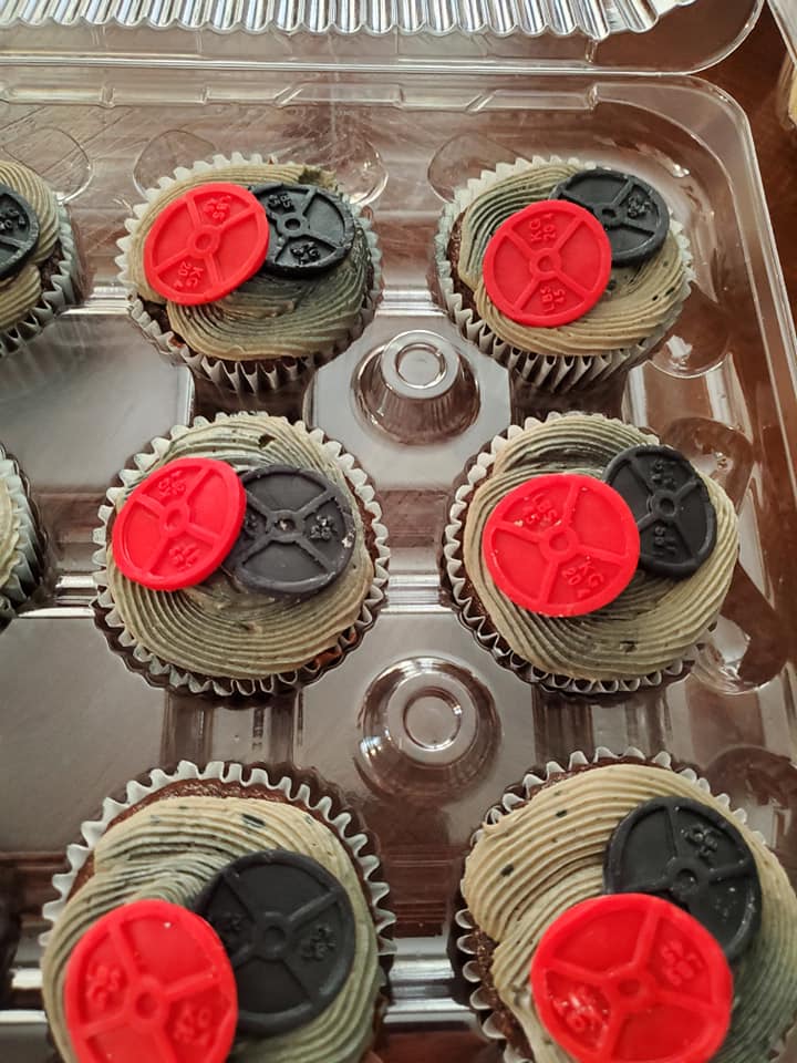 Weight lifting cupcake